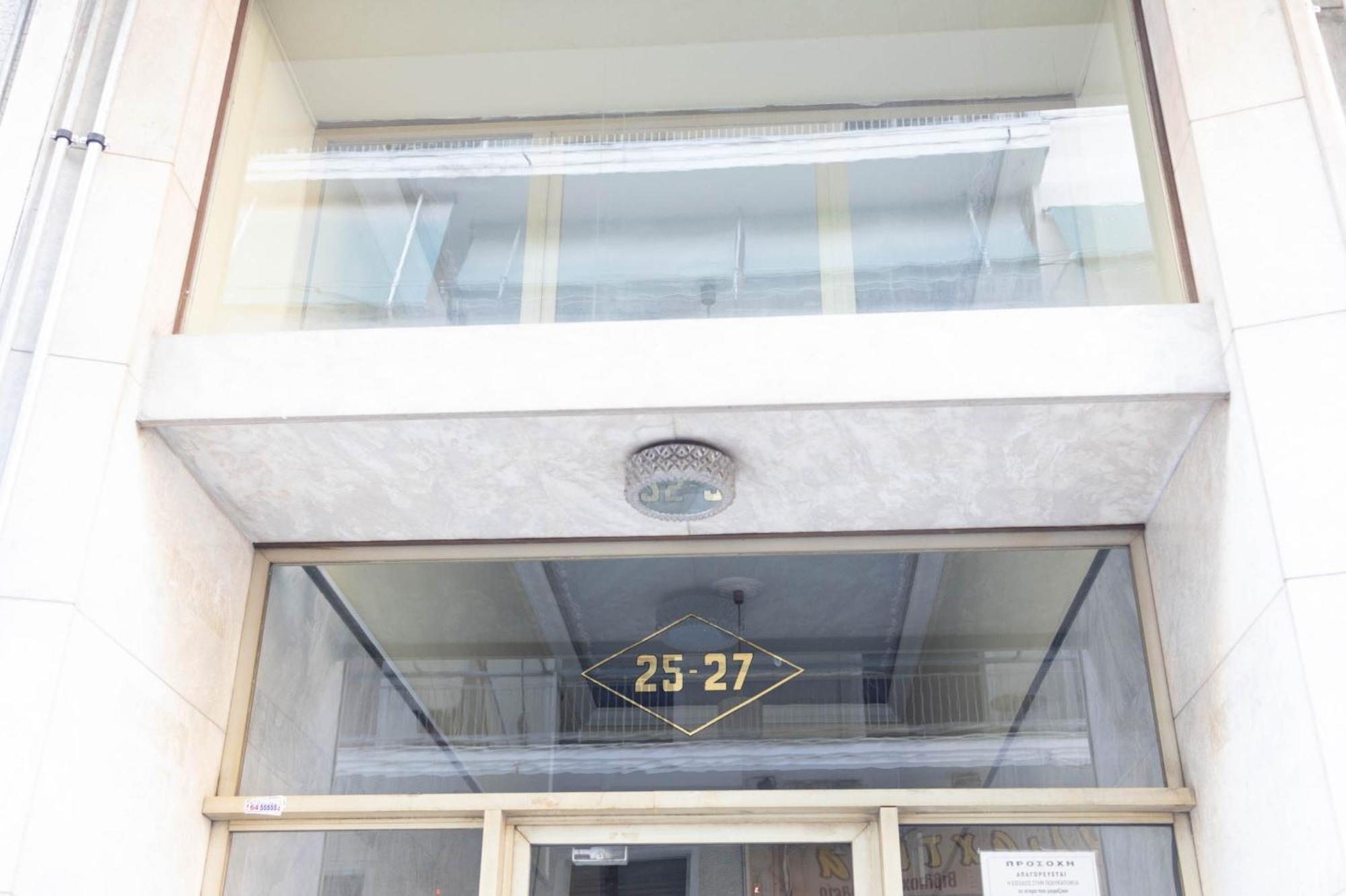 Urban Comfort 2 Bdrm Next To Metro アテネ エクステリア 写真
