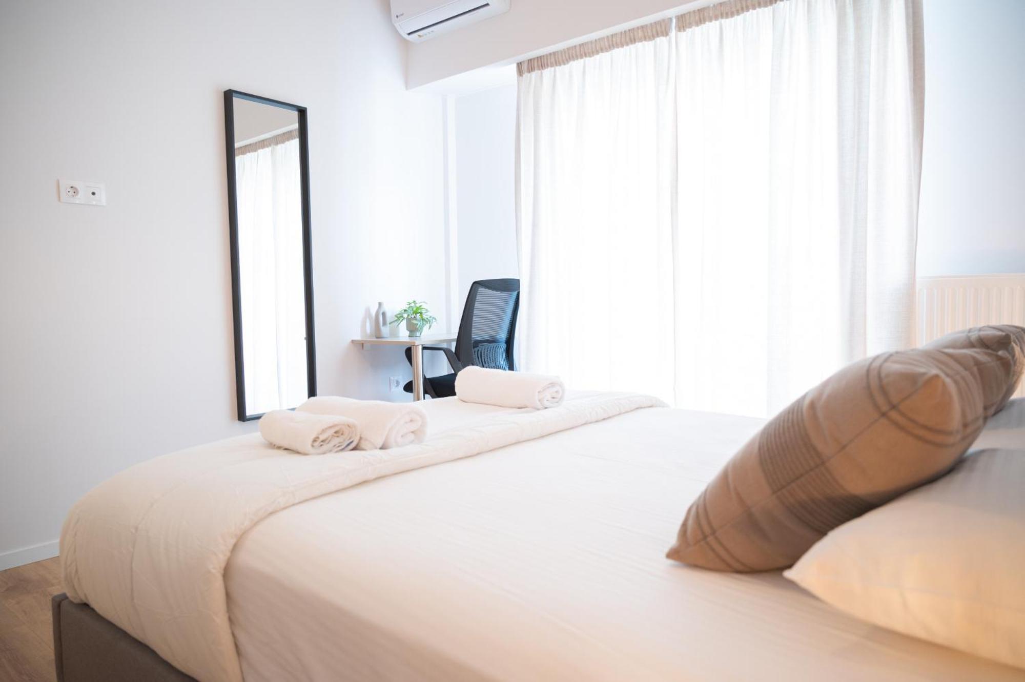 Urban Comfort 2 Bdrm Next To Metro アテネ エクステリア 写真